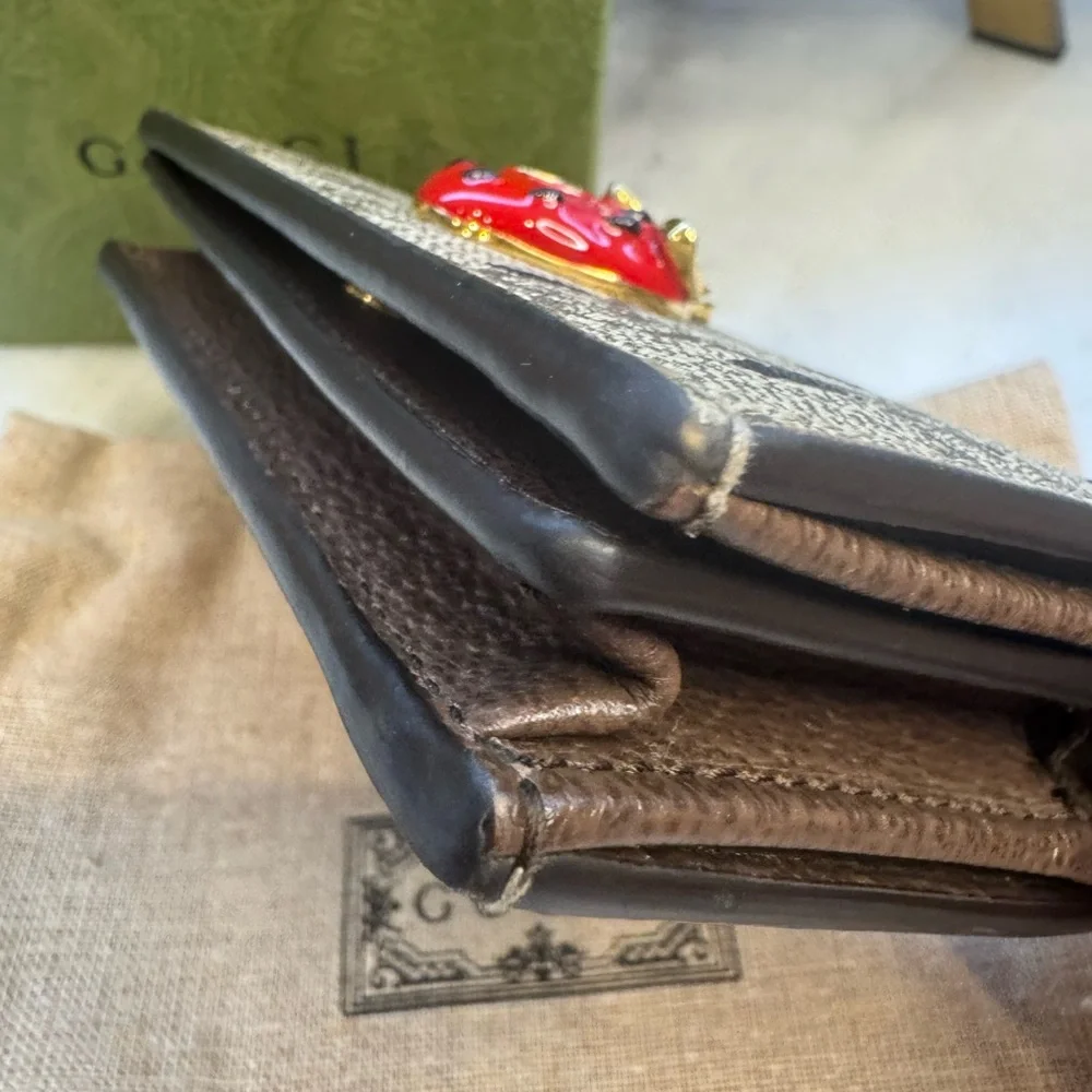 Limited Edition Gucci Supreme Strawberry Compact Wallet - Picture 6 of 10